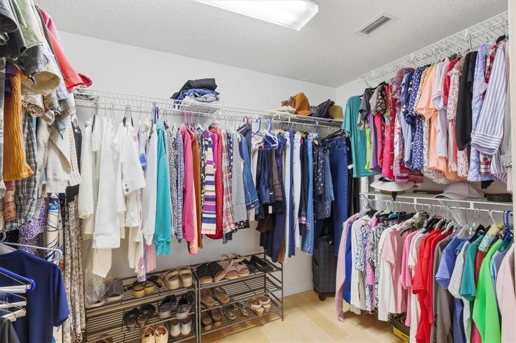 For Sale: $975,500 (3 beds, 2 baths, 2282 Square Feet)