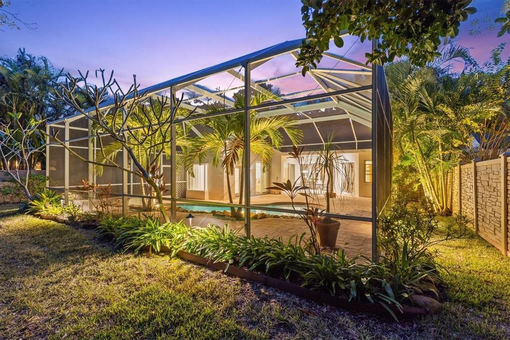 For Sale: $975,500 (3 beds, 2 baths, 2282 Square Feet)