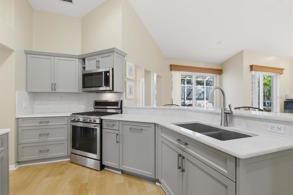 For Sale: $975,500 (3 beds, 2 baths, 2282 Square Feet)