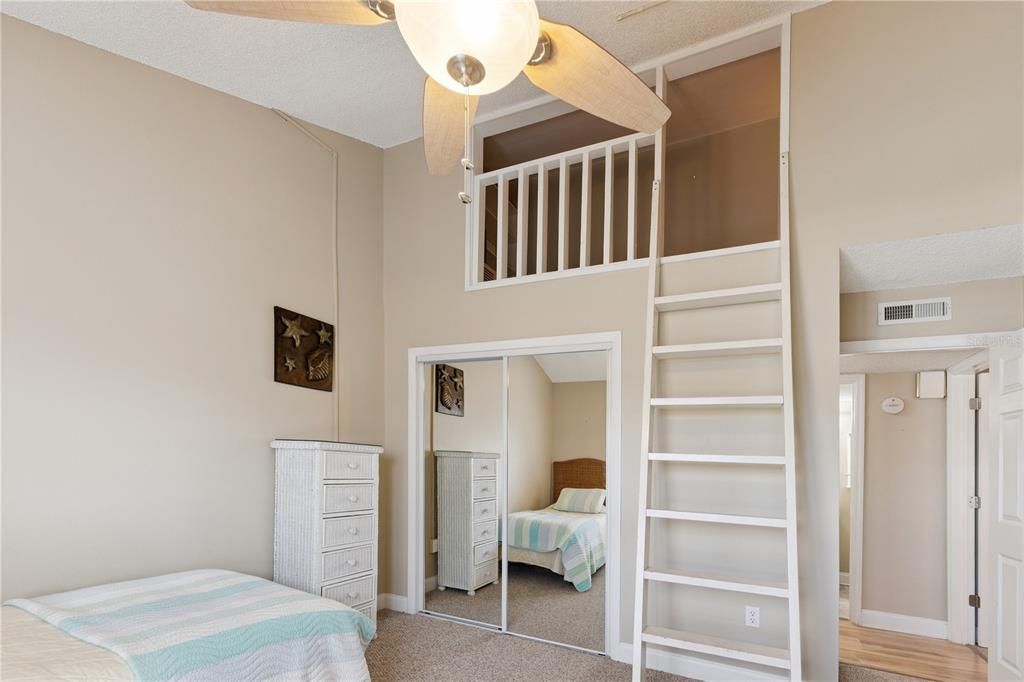 For Sale: $279,900 (2 beds, 2 baths, 1004 Square Feet)