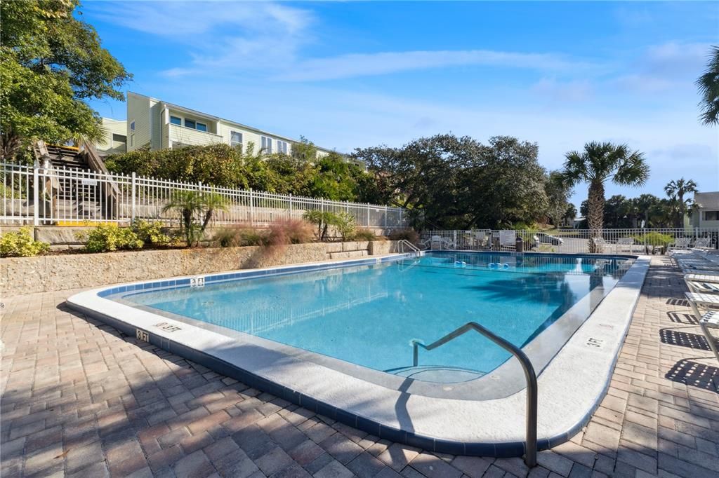 For Sale: $279,900 (2 beds, 2 baths, 1004 Square Feet)