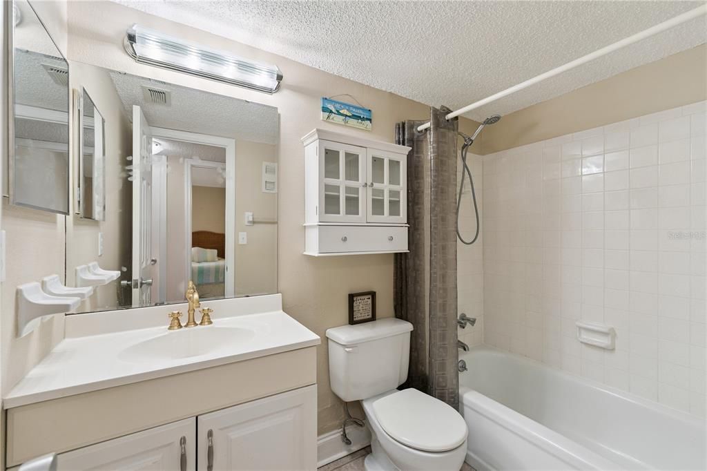 For Sale: $279,900 (2 beds, 2 baths, 1004 Square Feet)