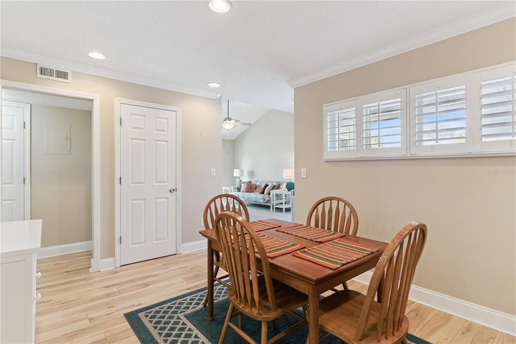 For Sale: $279,900 (2 beds, 2 baths, 1004 Square Feet)