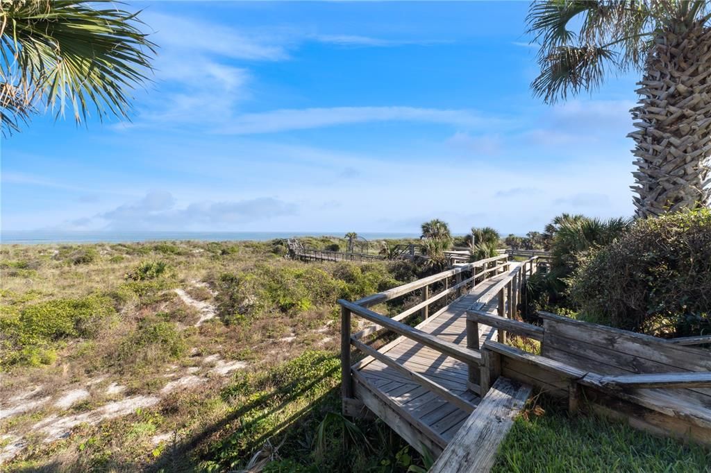 For Sale: $279,900 (2 beds, 2 baths, 1004 Square Feet)