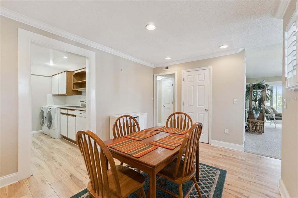 For Sale: $279,900 (2 beds, 2 baths, 1004 Square Feet)