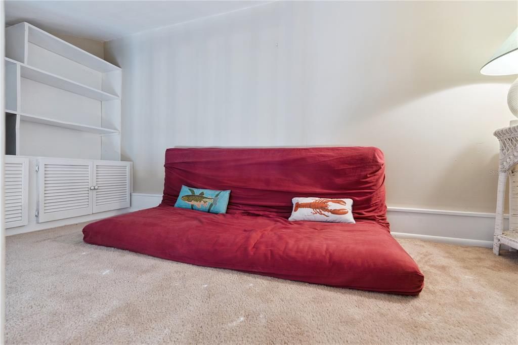 For Sale: $279,900 (2 beds, 2 baths, 1004 Square Feet)