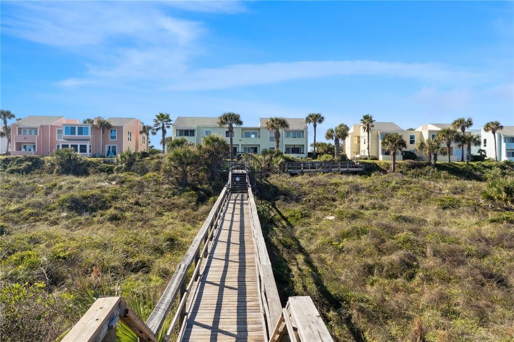 For Sale: $279,900 (2 beds, 2 baths, 1004 Square Feet)