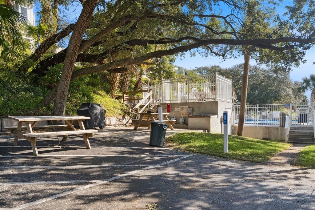 For Sale: $279,900 (2 beds, 2 baths, 1004 Square Feet)