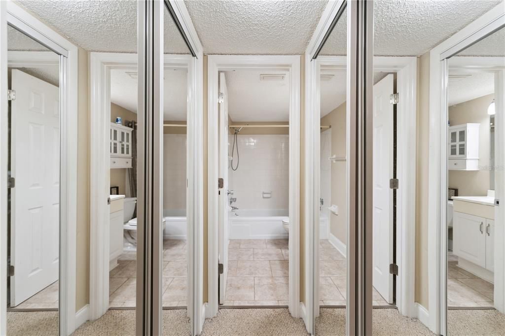 For Sale: $279,900 (2 beds, 2 baths, 1004 Square Feet)