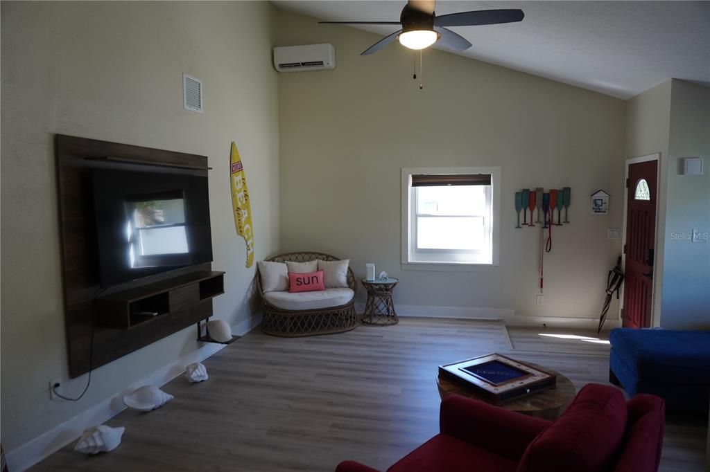 For Sale: $425,000 (3 beds, 2 baths, 1647 Square Feet)