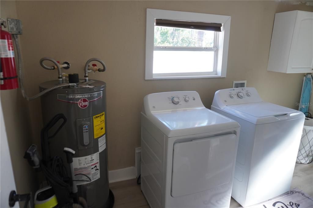 For Sale: $425,000 (3 beds, 2 baths, 1647 Square Feet)