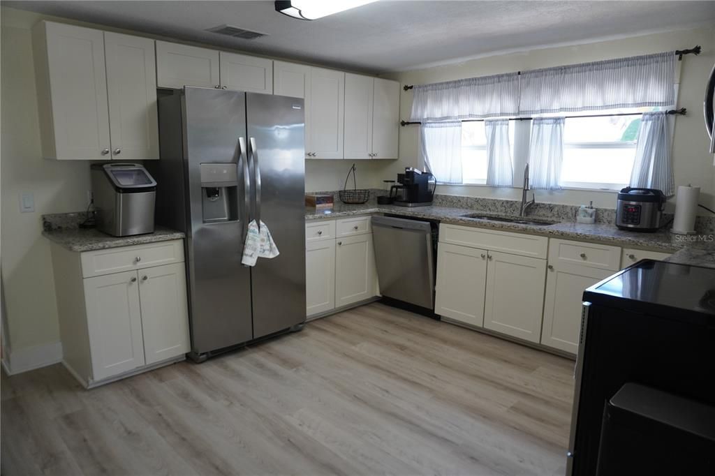 For Sale: $425,000 (3 beds, 2 baths, 1647 Square Feet)