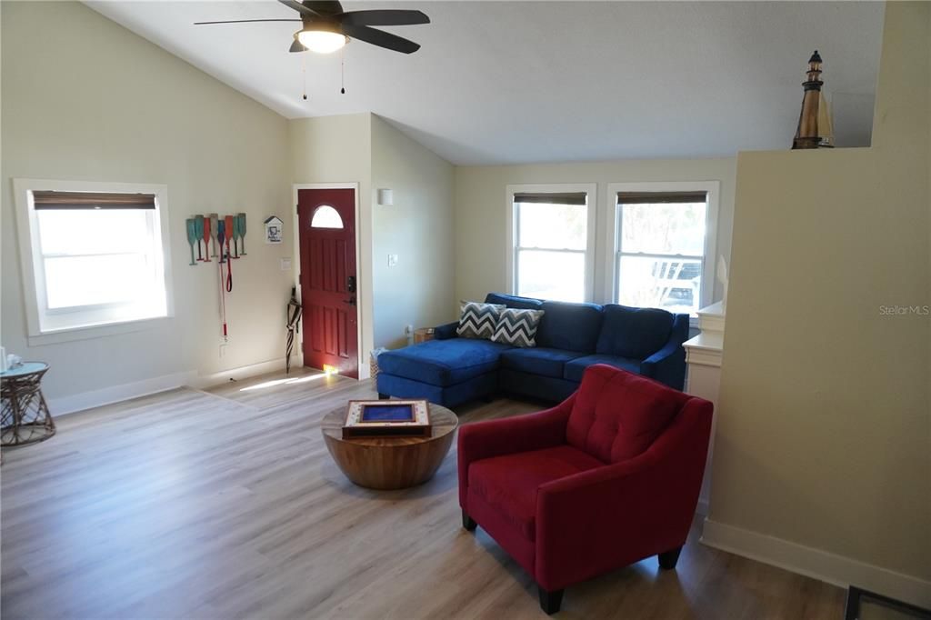 For Sale: $425,000 (3 beds, 2 baths, 1647 Square Feet)