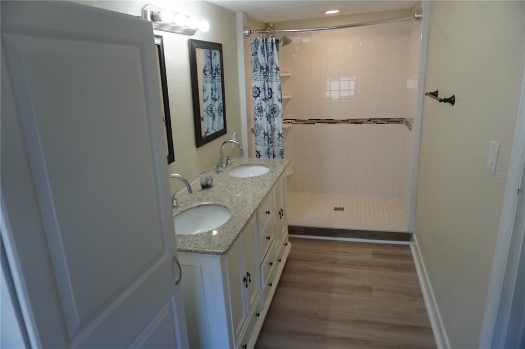 For Sale: $425,000 (3 beds, 2 baths, 1647 Square Feet)