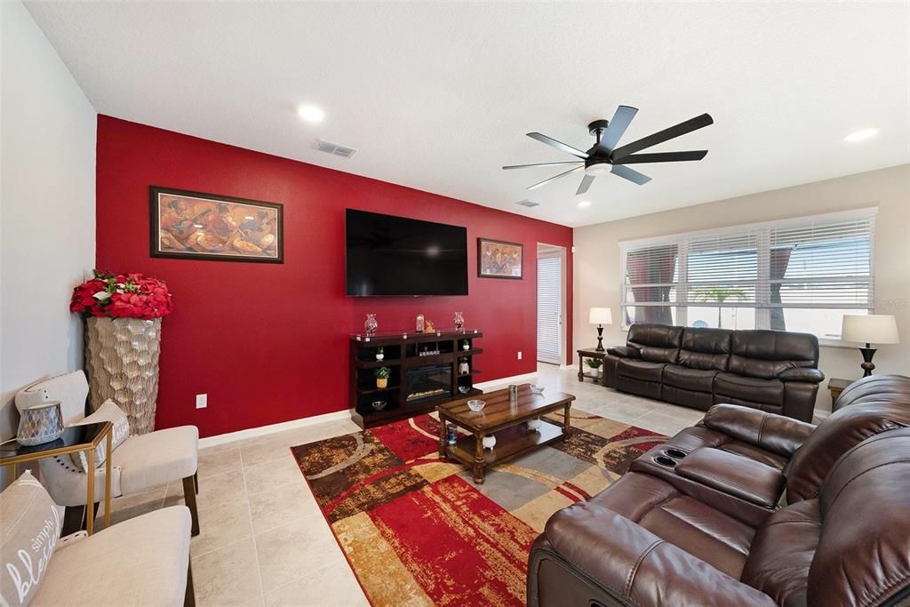 En Venta: $560,000 (5 camas, 3 baños, 3566 Pies cuadrados)