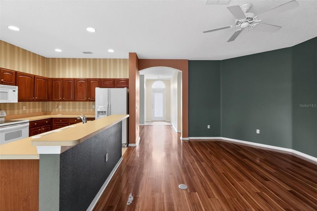 For Sale: $317,000 (2 beds, 2 baths, 1555 Square Feet)