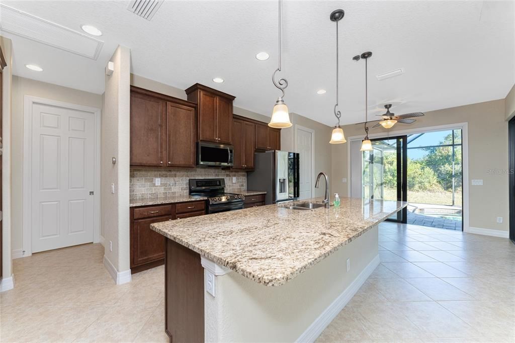 For Sale: $594,900 (3 beds, 2 baths, 1822 Square Feet)