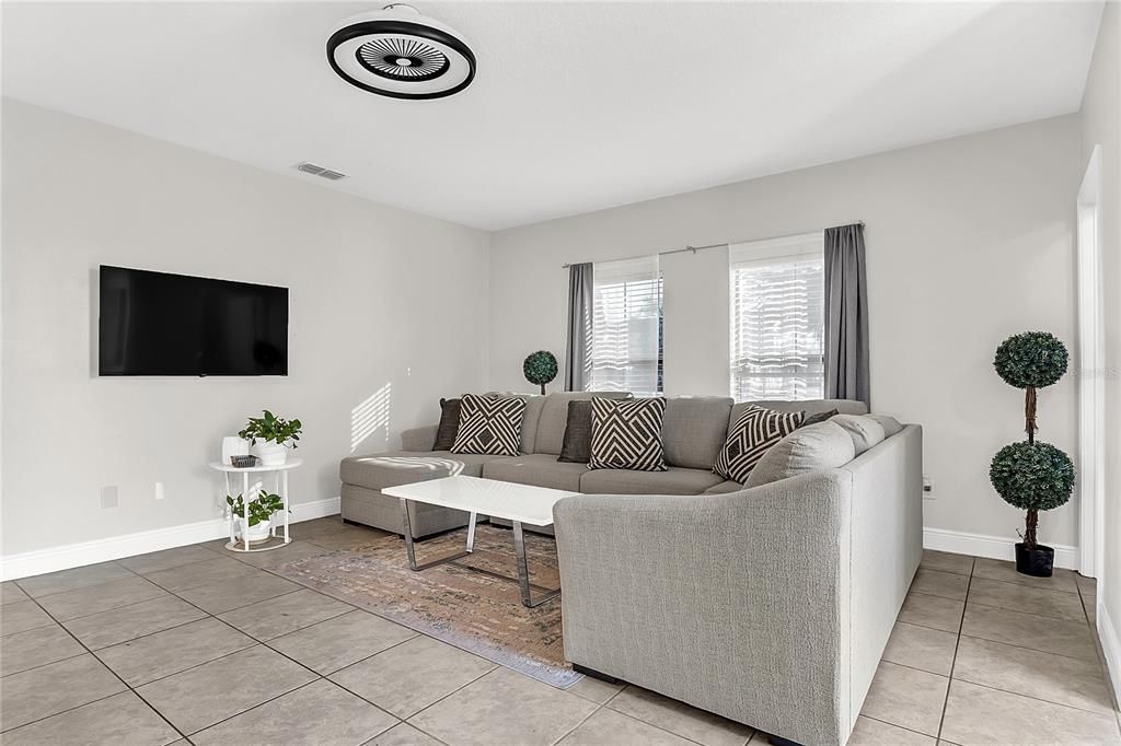 En Renta: $2,750 (3 camas, 2 baños, 1802 Pies cuadrados)