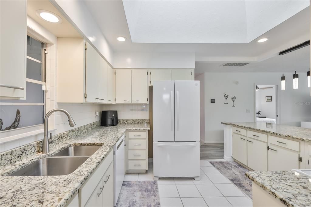 待售: $334,900 (2 贝兹, 2 浴室, 1756 平方英尺)