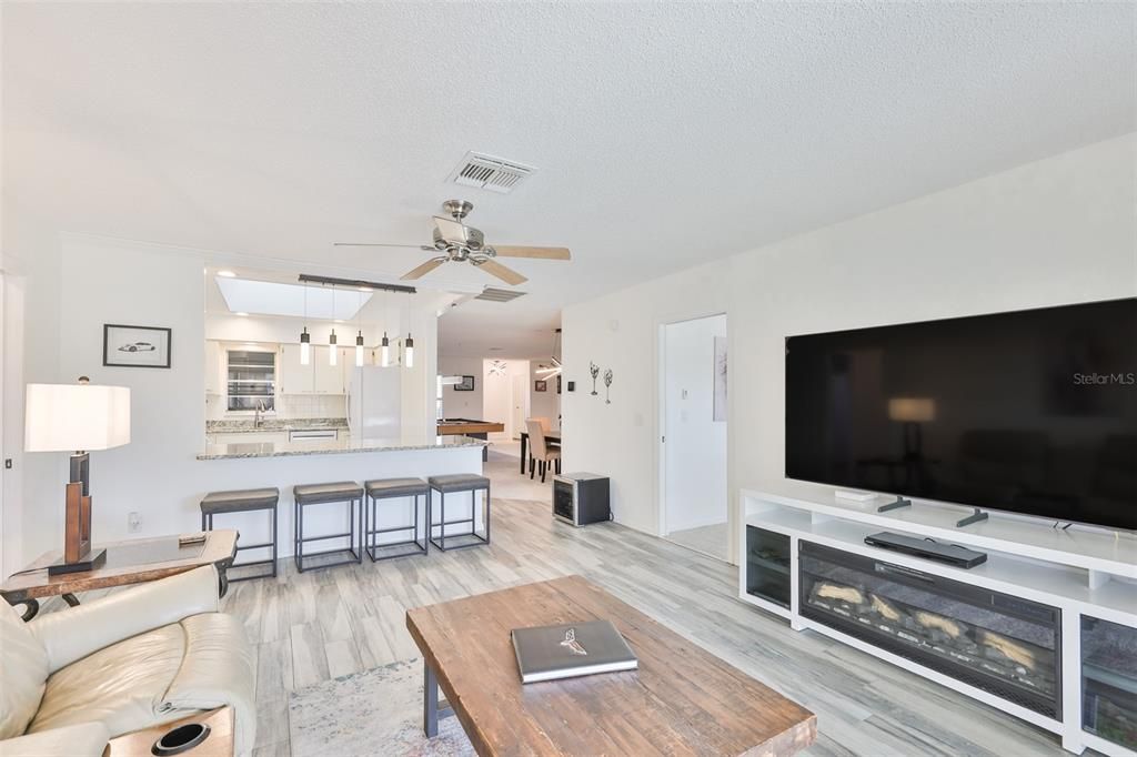 待售: $334,900 (2 贝兹, 2 浴室, 1756 平方英尺)