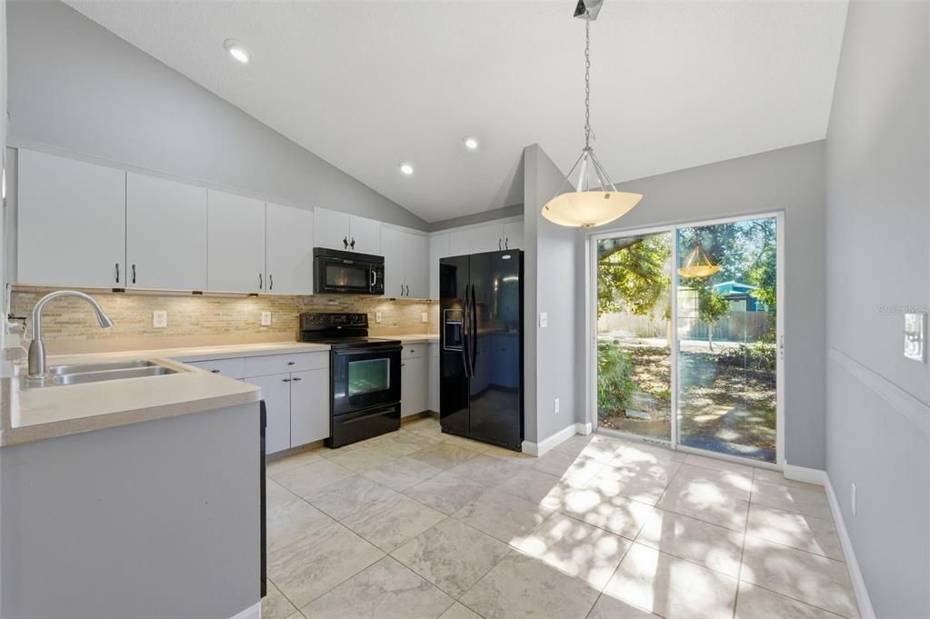 For Sale: $345,300 (3 beds, 2 baths, 1136 Square Feet)