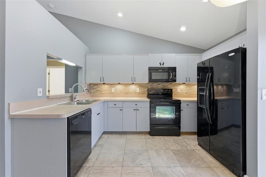 For Sale: $345,300 (3 beds, 2 baths, 1136 Square Feet)