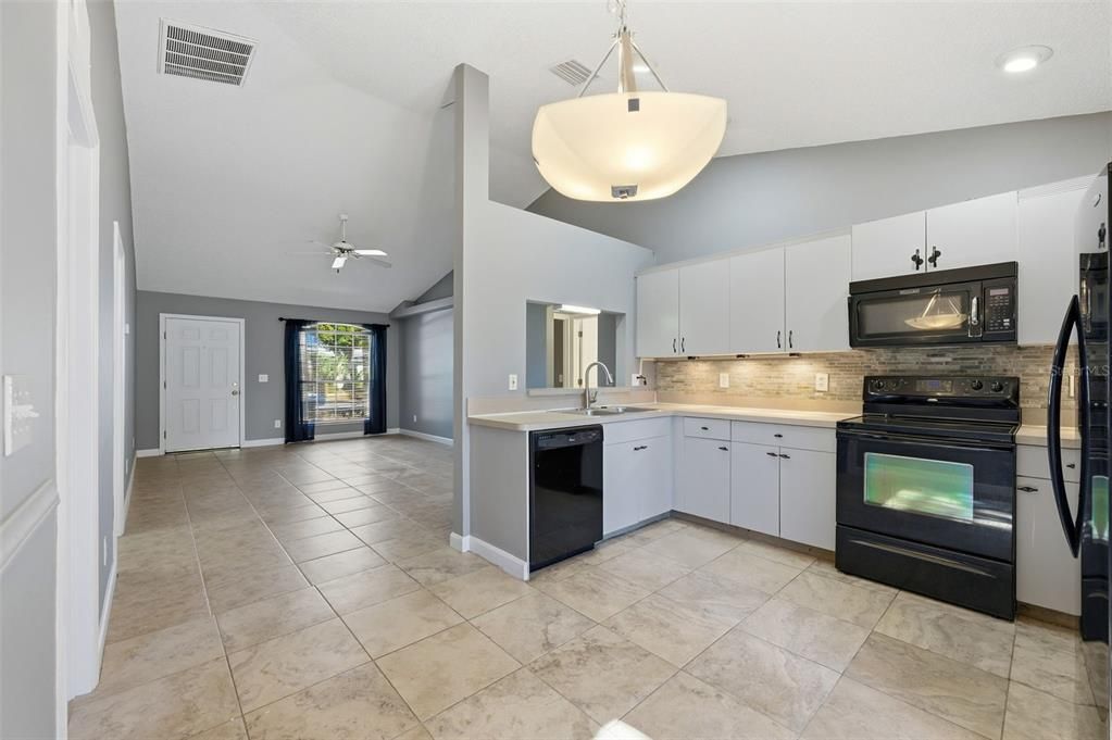 For Sale: $345,300 (3 beds, 2 baths, 1136 Square Feet)