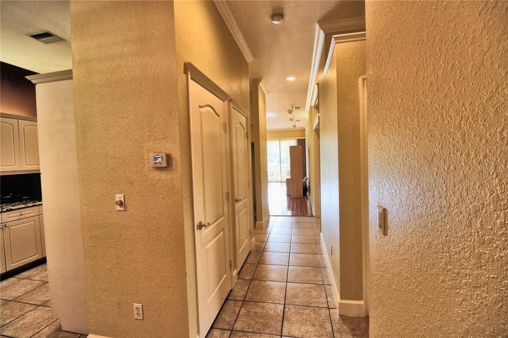 合同活跃: $325,000 (3 贝兹, 2 浴室, 1684 平方英尺)