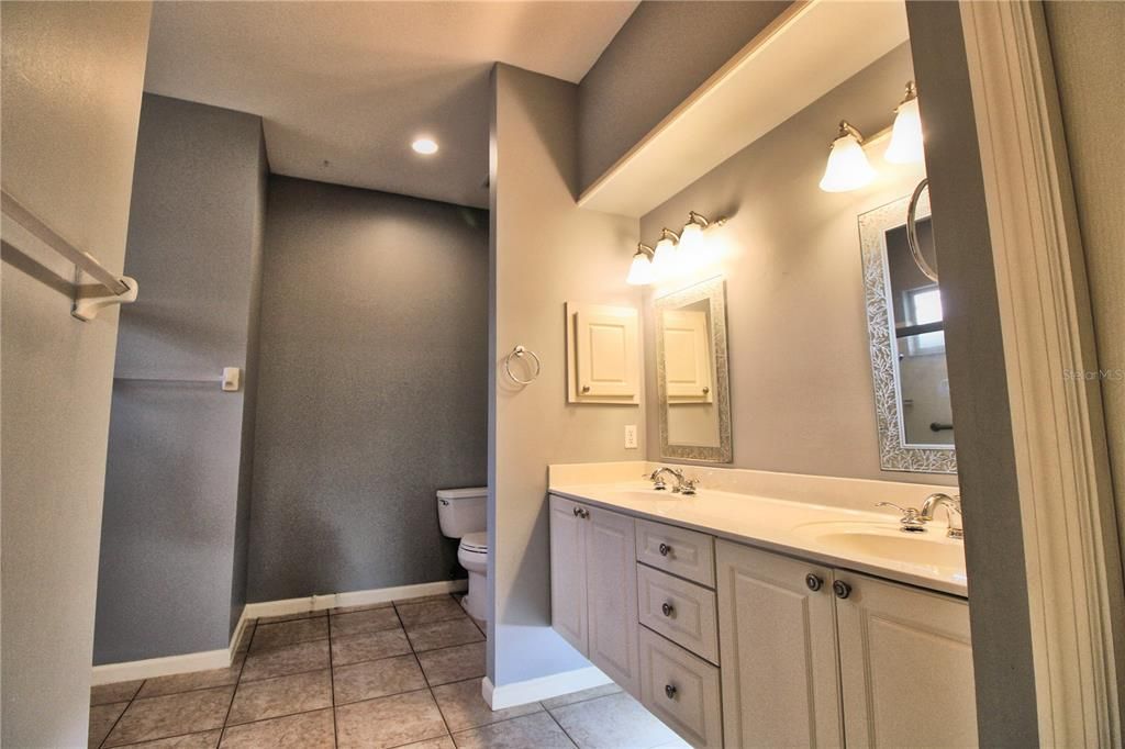 合同活跃: $325,000 (3 贝兹, 2 浴室, 1684 平方英尺)