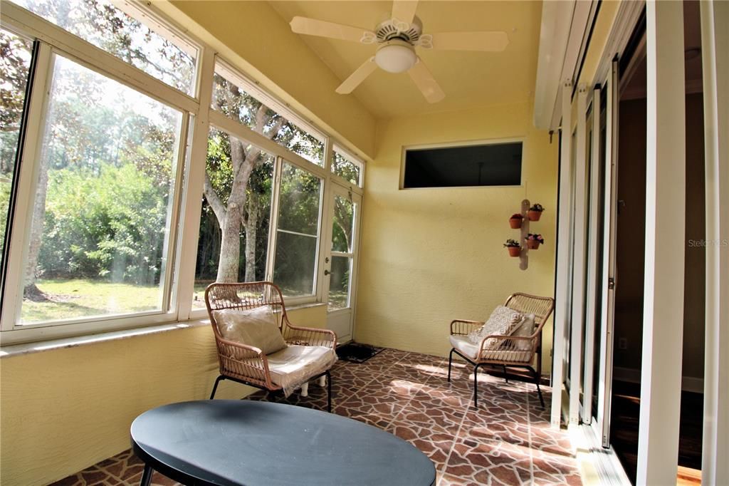 合同活跃: $325,000 (3 贝兹, 2 浴室, 1684 平方英尺)