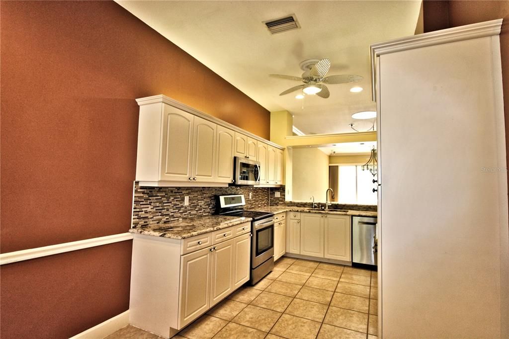 合同活跃: $325,000 (3 贝兹, 2 浴室, 1684 平方英尺)