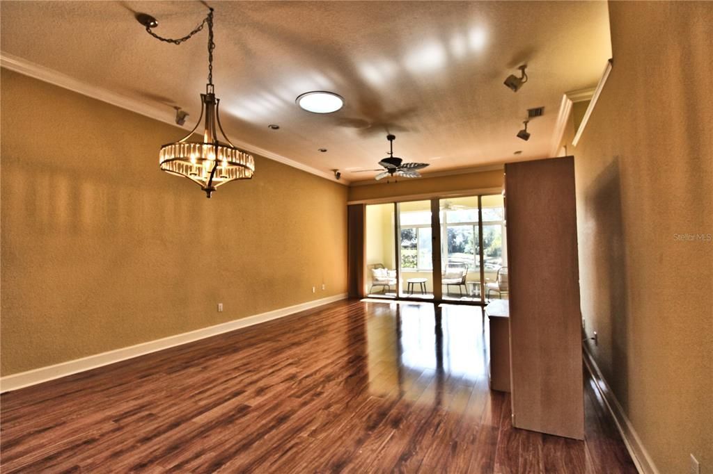 合同活跃: $325,000 (3 贝兹, 2 浴室, 1684 平方英尺)