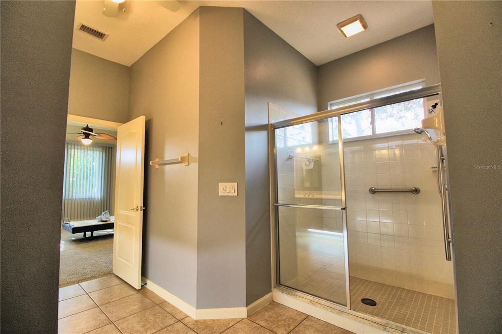 合同活跃: $325,000 (3 贝兹, 2 浴室, 1684 平方英尺)