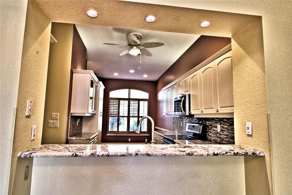 合同活跃: $325,000 (3 贝兹, 2 浴室, 1684 平方英尺)