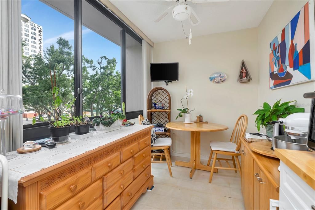 На продажу: $649,000 (2 спален, 2 ванн, 1702 Квадратных фут)