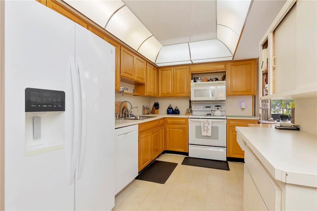 На продажу: $649,000 (2 спален, 2 ванн, 1702 Квадратных фут)