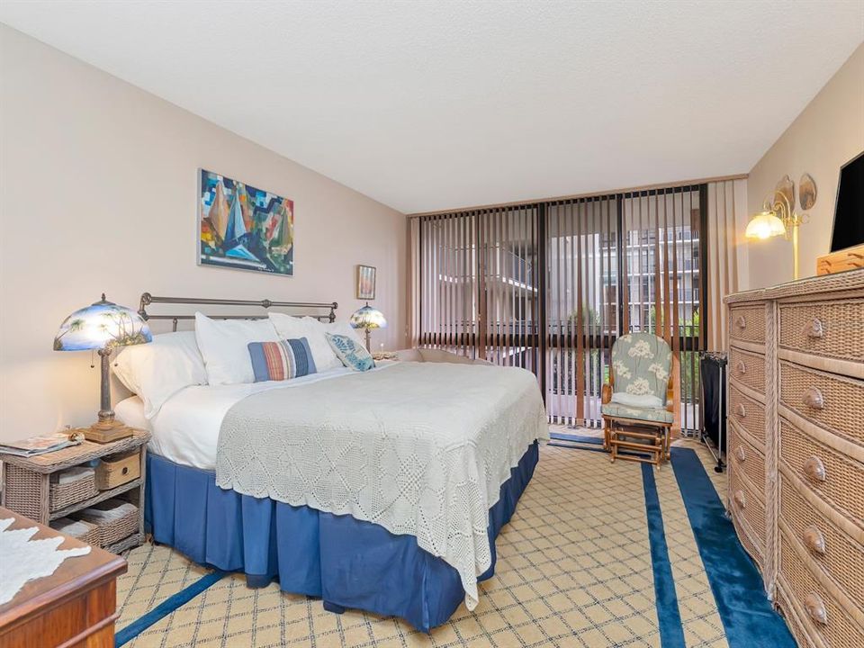 На продажу: $649,000 (2 спален, 2 ванн, 1702 Квадратных фут)