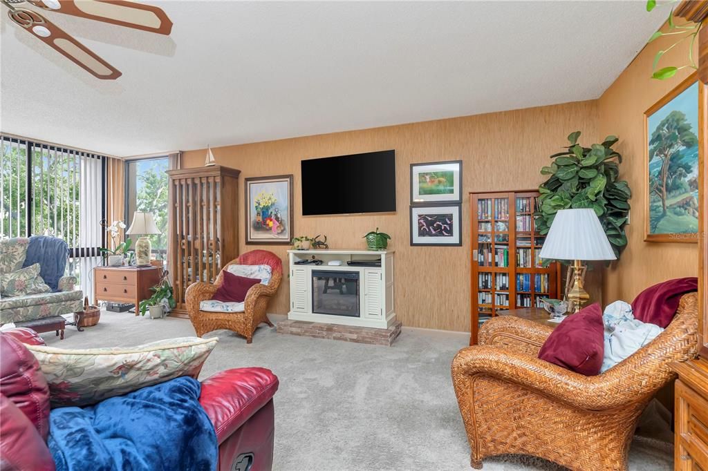 На продажу: $649,000 (2 спален, 2 ванн, 1702 Квадратных фут)