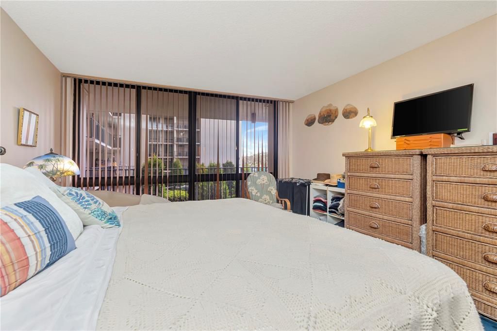 На продажу: $649,000 (2 спален, 2 ванн, 1702 Квадратных фут)