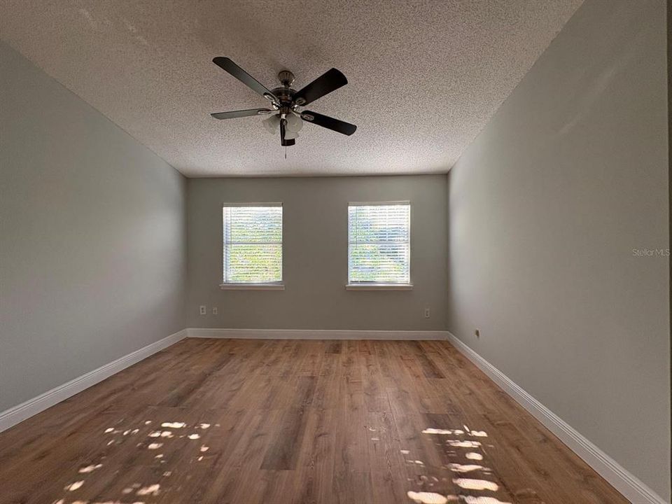 For Sale: $229,000 (2 beds, 3 baths, 1184 Square Feet)