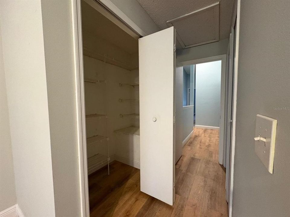 For Sale: $229,000 (2 beds, 3 baths, 1184 Square Feet)