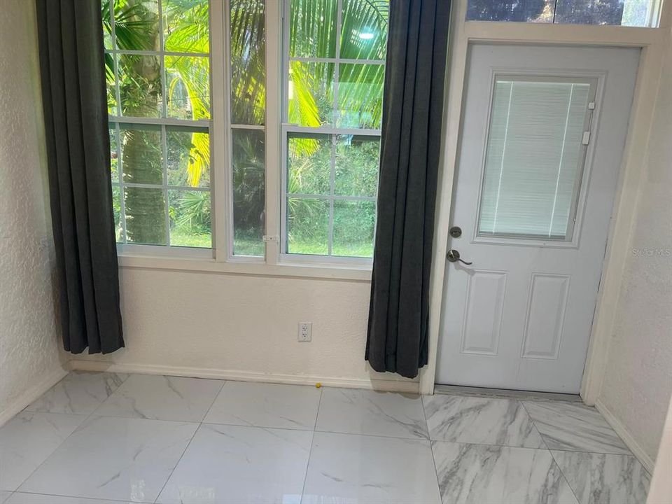 На продажу: $229,000 (2 спален, 3 ванн, 1184 Квадратных фут)