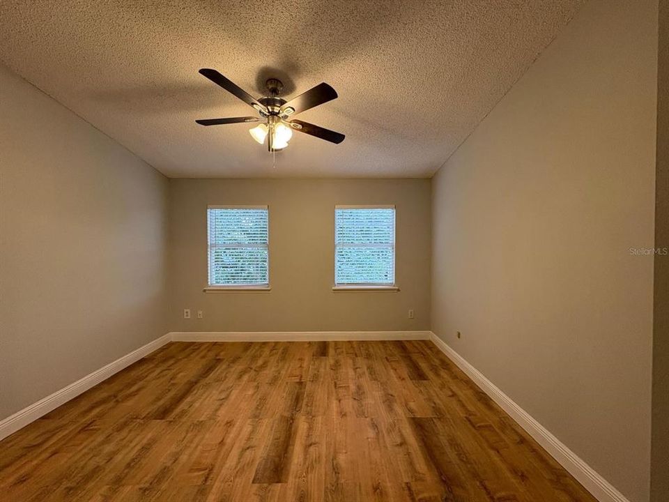 For Sale: $229,000 (2 beds, 3 baths, 1184 Square Feet)