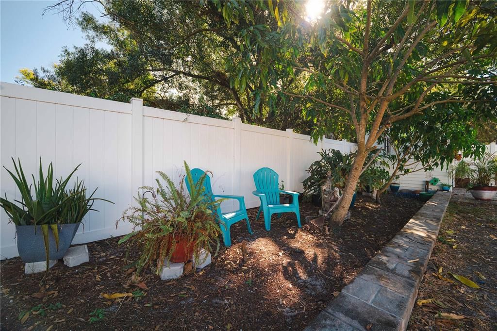 Active With Contract: $365,000 (3 beds, 2 baths, 1374 Square Feet)