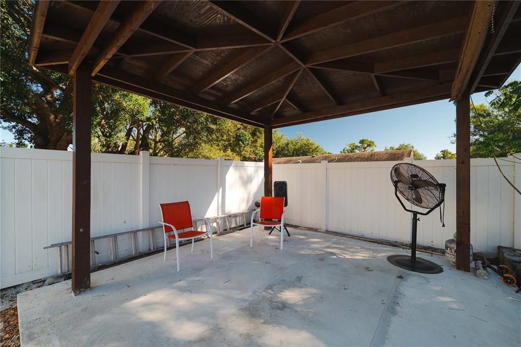 Active With Contract: $365,000 (3 beds, 2 baths, 1374 Square Feet)