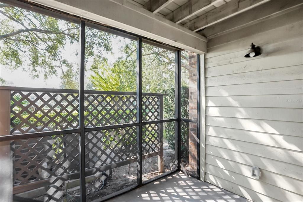 For Rent: $2,000 (2 beds, 2 baths, 946 Square Feet)