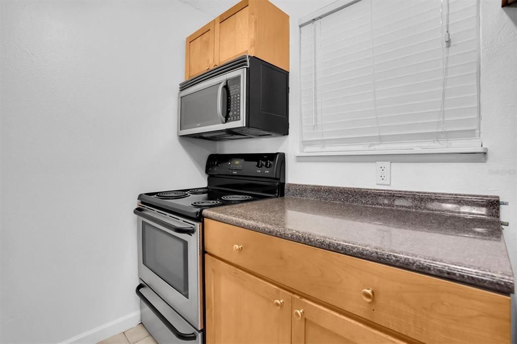 For Rent: $2,000 (2 beds, 2 baths, 946 Square Feet)