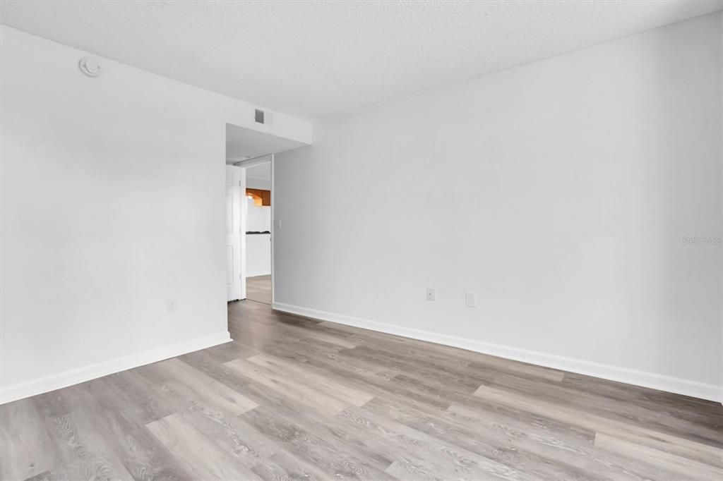 For Rent: $2,000 (2 beds, 2 baths, 946 Square Feet)