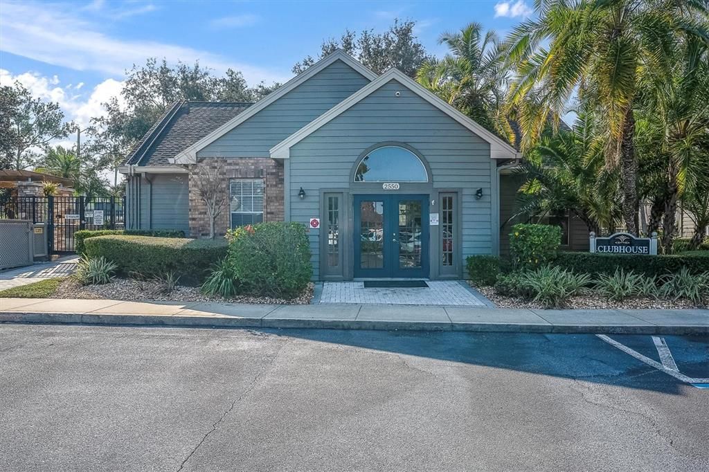 For Rent: $2,000 (2 beds, 2 baths, 946 Square Feet)