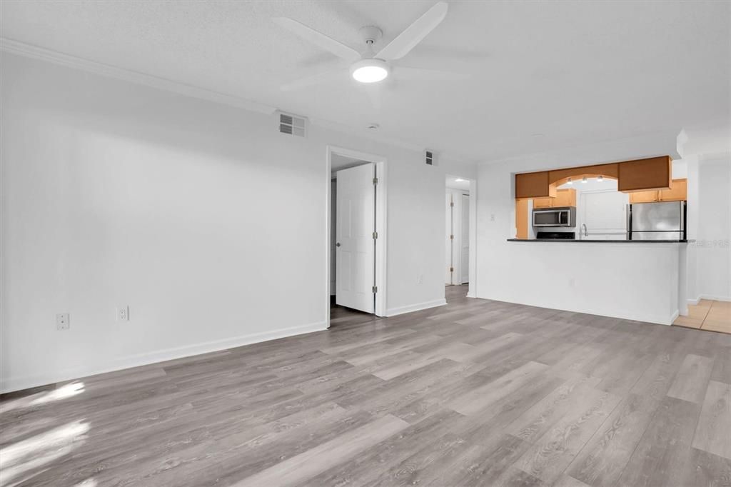 For Rent: $2,000 (2 beds, 2 baths, 946 Square Feet)